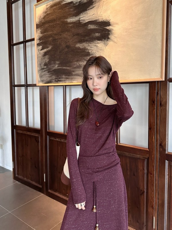 DIGM | 2025秋冬纯欲露肩不规则斜领羊毛亚麻针织衫T恤女A17363|undefined