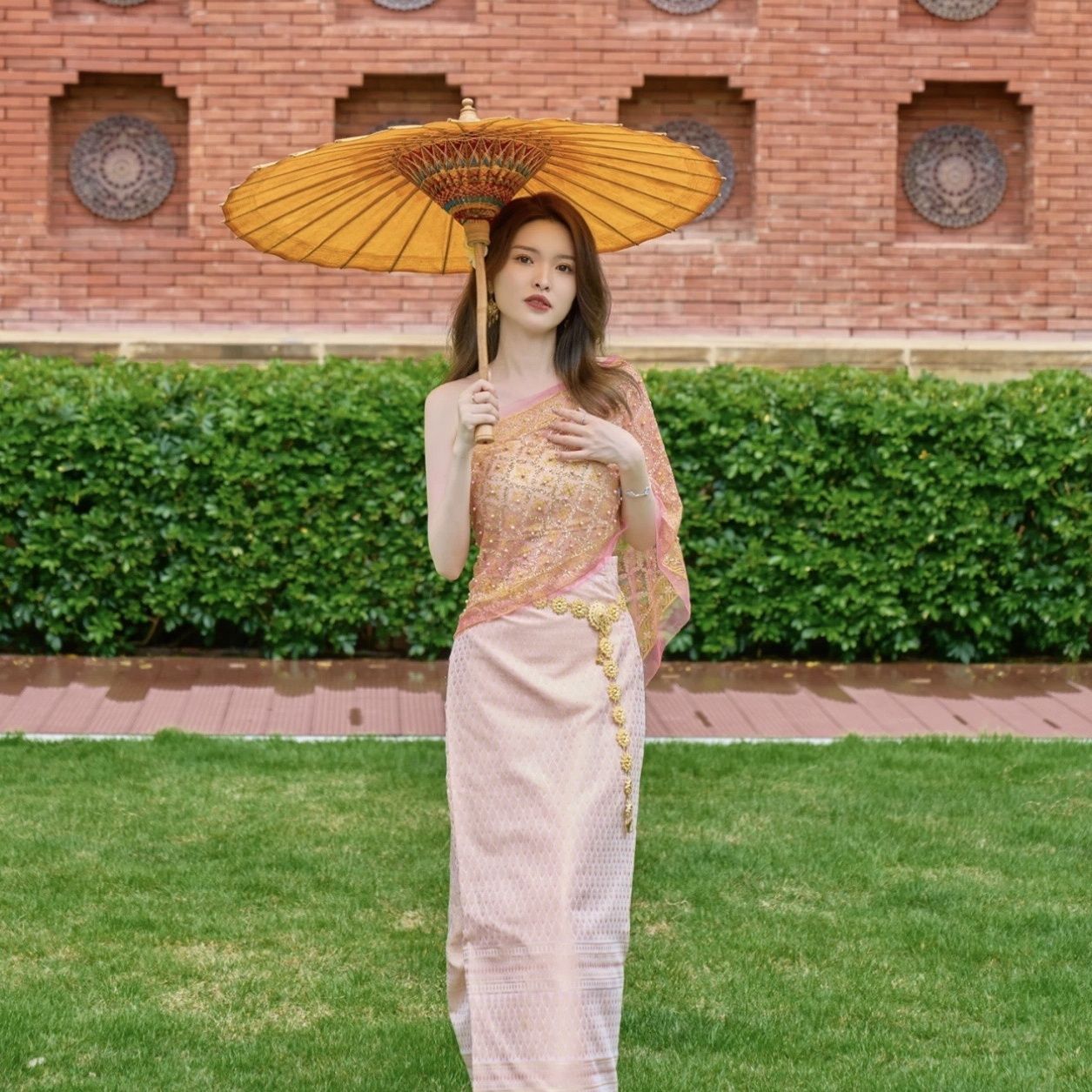 33가지 스타일의 스커트 + 튜브탑 + 숄 + 플루메리아 머리핀