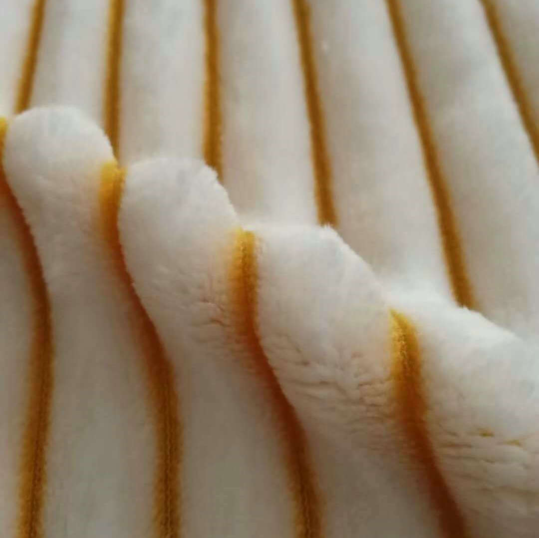 供应2019新款法兰绒背印抽条布料法兰绒毛毯婴童睡衣家居服面料