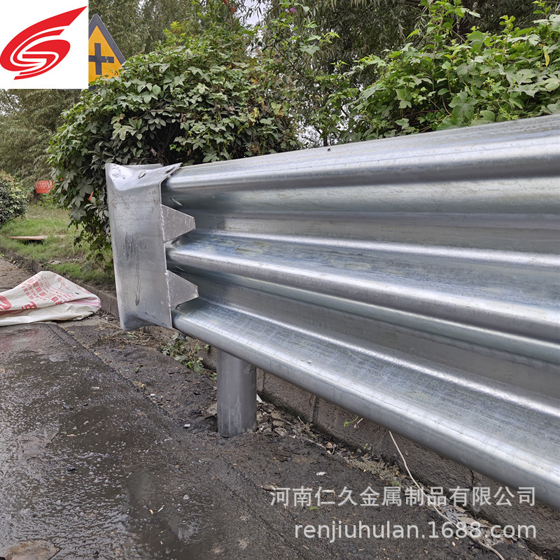 热镀锌波形护栏三波防撞钢护栏Q235材质国道省道护栏板安装
