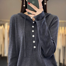 2025年早秋新款精纺羊毛连帽针织衫长袖女纯色纽扣宽松套头打底衫