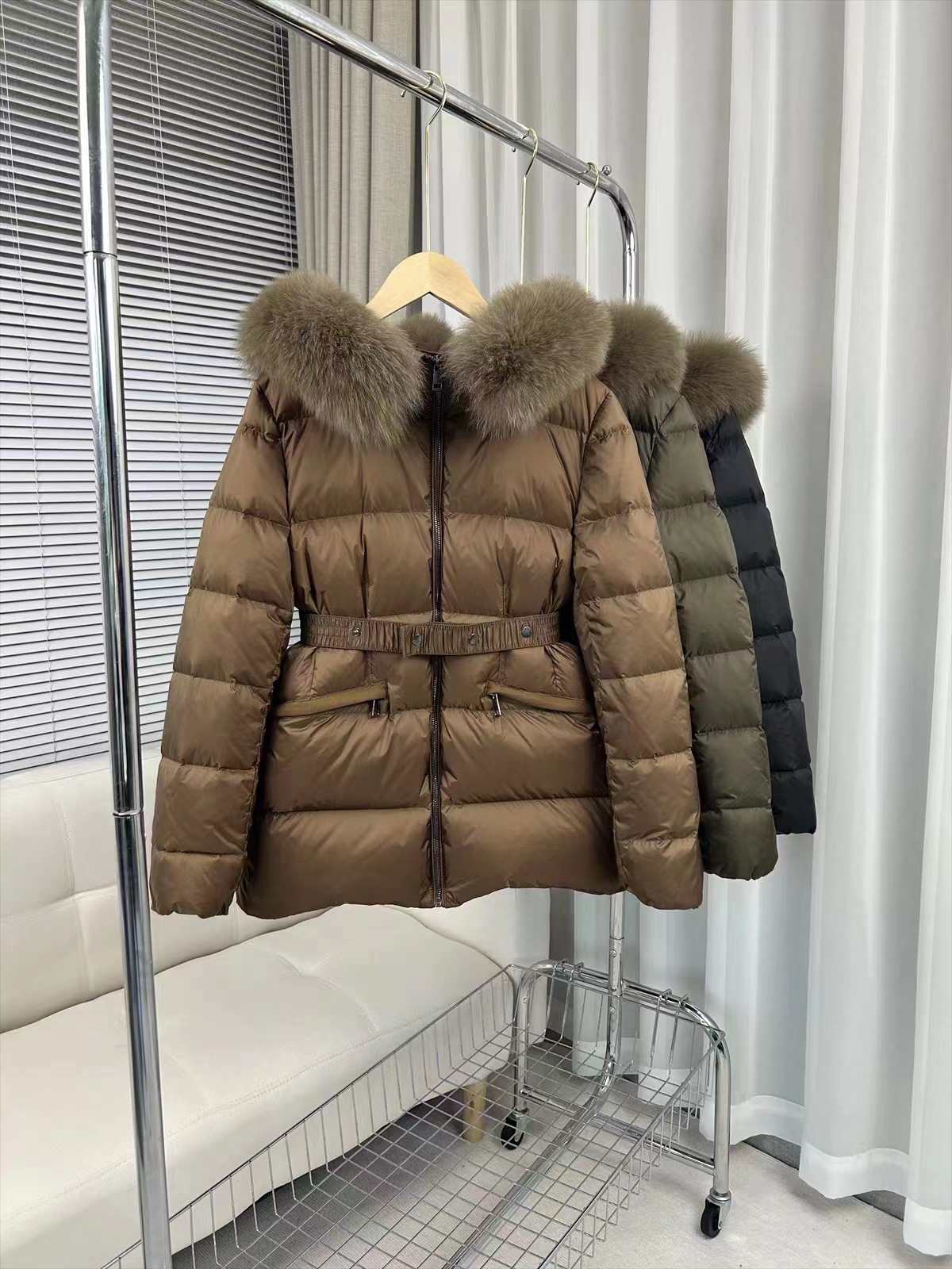 Autumn Winter New European Style Waist Slimming 90 White Duck Fox Fur Collar Down Jacket Women Short Trendy Coat_voghion.com