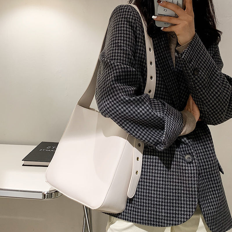 大容量包包女包新款潮质感单肩斜挎包百搭时尚水桶包厂供应链批发|undefined