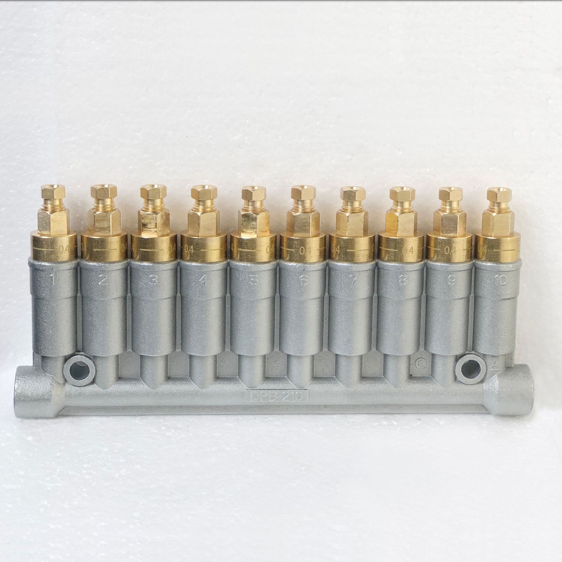 DPB-210 0.1 0.2 0.4cc  精量加压容积式分配器 定量卸压式分配阀