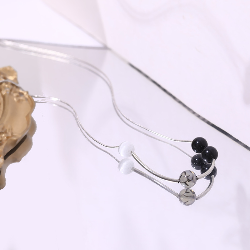 Collana sottile minimalista con perle di calcedonio nero_voghion.com