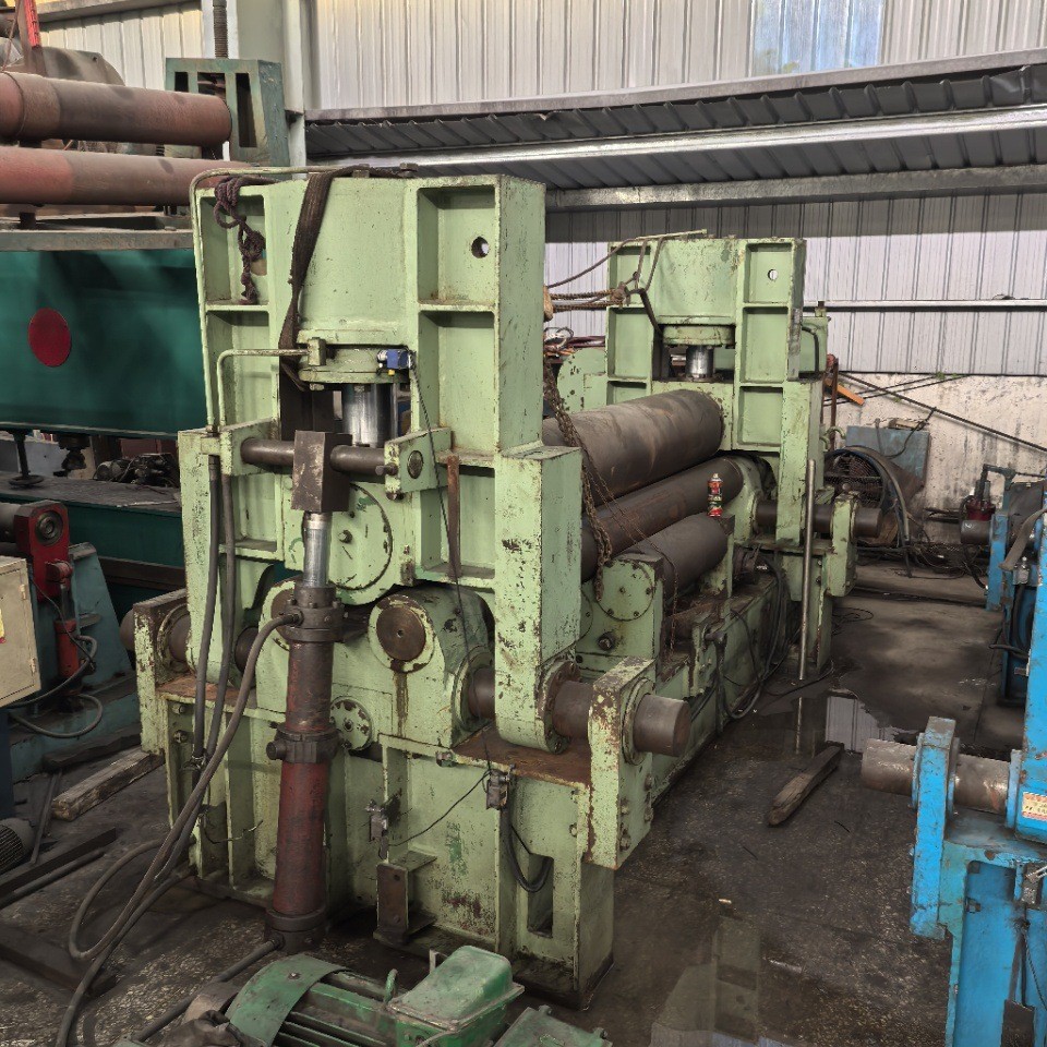 出租出售南通栗红产（恒力）30x2500液压上辊万能卷板机，带预弯