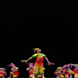 С���L�ɼt�t�Ļ���Ь��ͯ�ݳ����b��һŮͯϲ�c�赸����̨�����