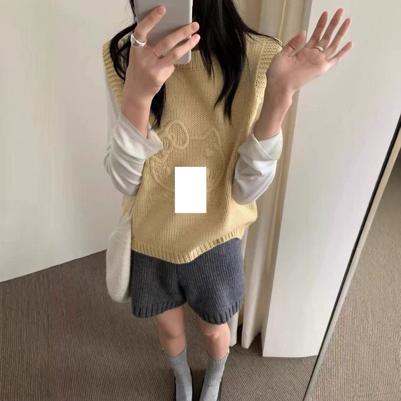 Japanese-style soft girl, energetic lady, cute 3D embossed embroidered short knit vest, petite-sized tank top