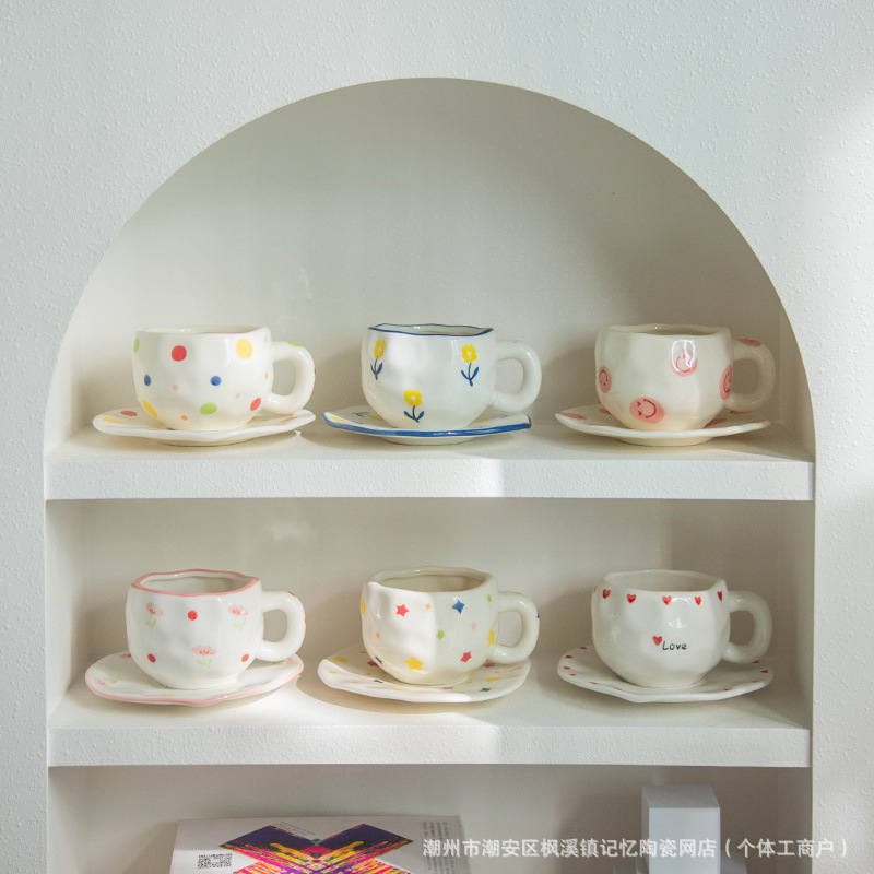 Taza de cerámica irregular pellizcada a mano de color bajo vidriado, oso pintado a mano, naranja, tulipán, taza de café de nube blanca