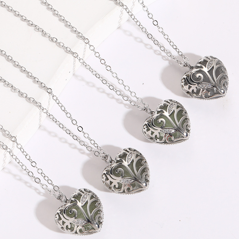 Simple Style Tree Heart Shape Copper Luminous Plating Pendant Necklace 1 Piece