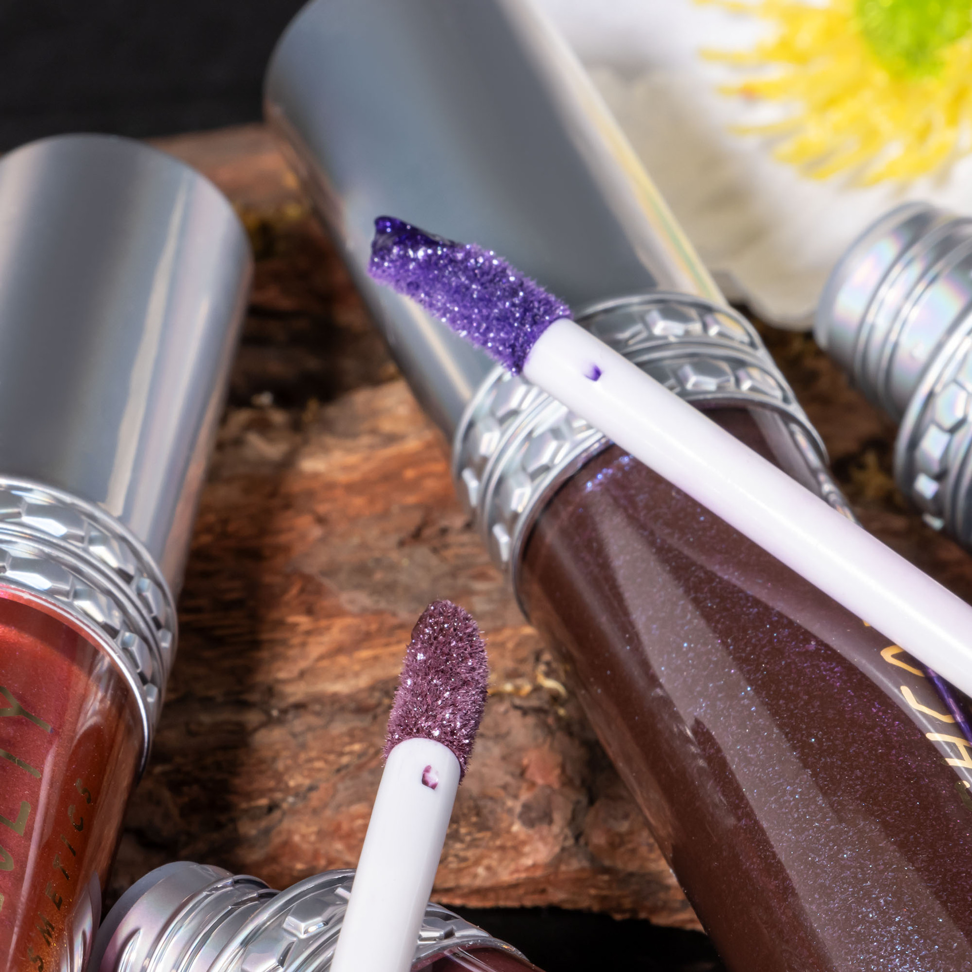 SHCOETY Cross-border Sparkling Polarized Lip Gloss is long-lasting and easy to color, with a dazzling bright lip gloss and a fine pearlescent glow that moisturizes the lips undefined