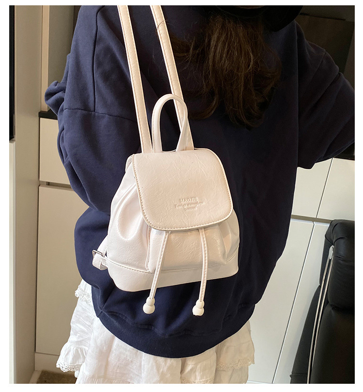 Simple, versatile and niche design women's backpack 2025 new trendy casual small backpack, fashionable travel small schoolbag full figure