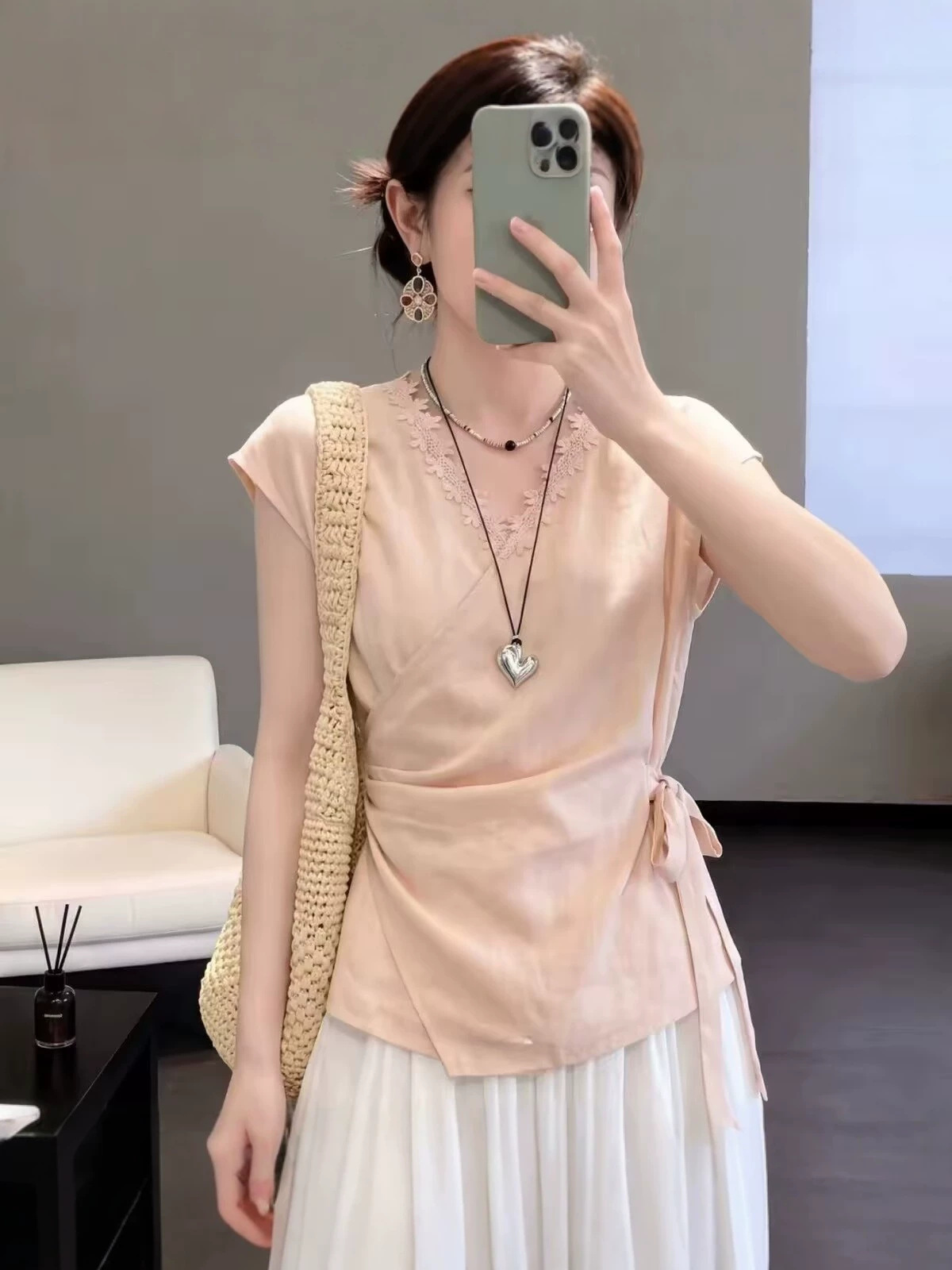 Áo thun nữ tay ngắn phối ren thắt eo phong cách nhẹ nhàng — màu hồng