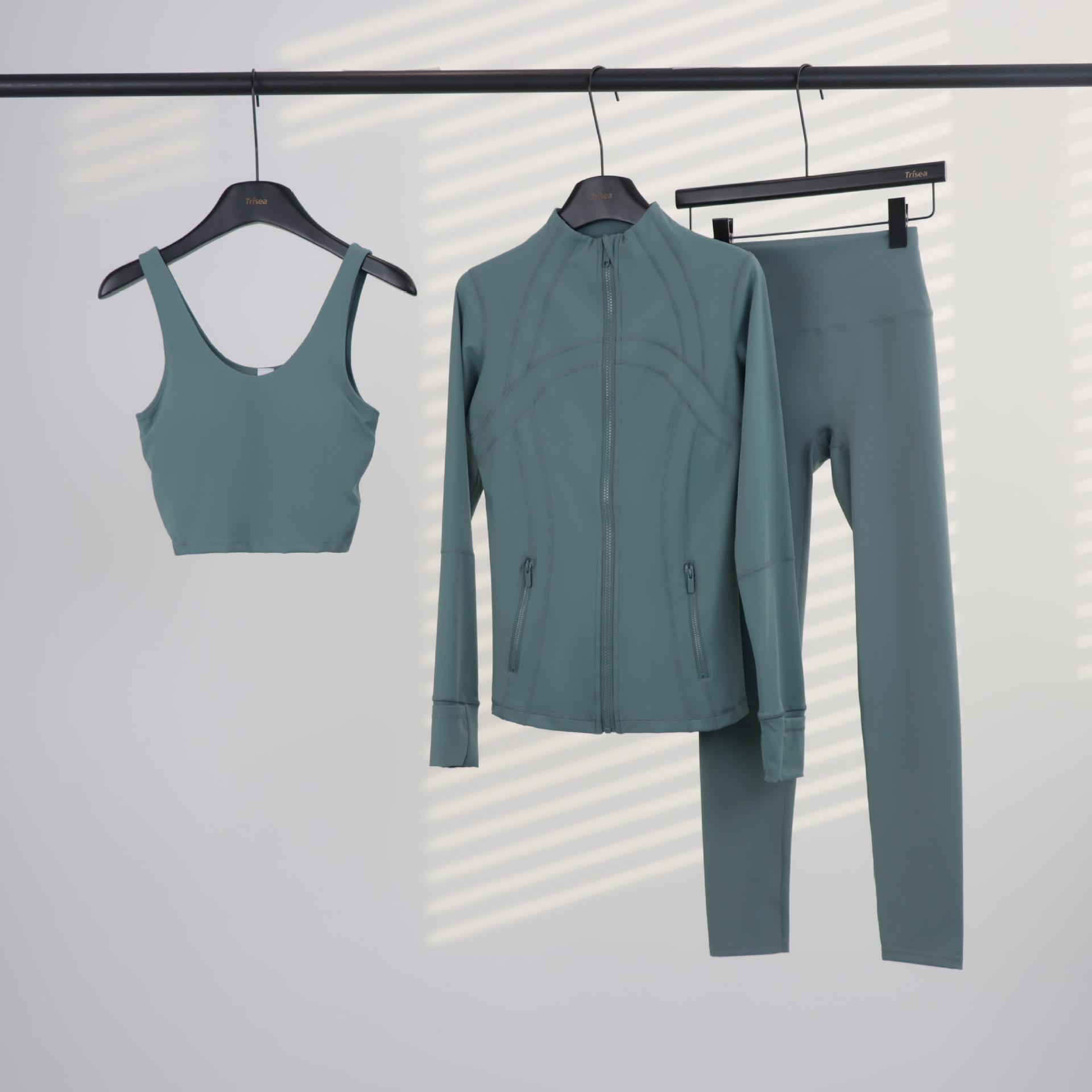 Conjunto de yoga LULU de tres piezas: chaqueta, camiseta sin mangas con cuello en U y leggings de cintura alta para mujer.