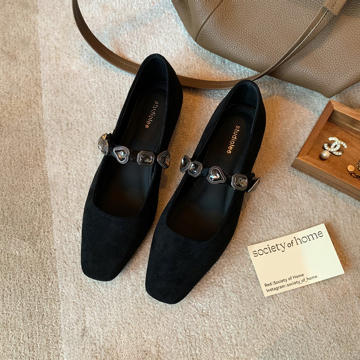 Versión de piel de oveja de la uva madre con el mismo temperamento pequeño cuadrado amor cinturón de diamante superficial zapatos de leopardo de mujer zapatos planos