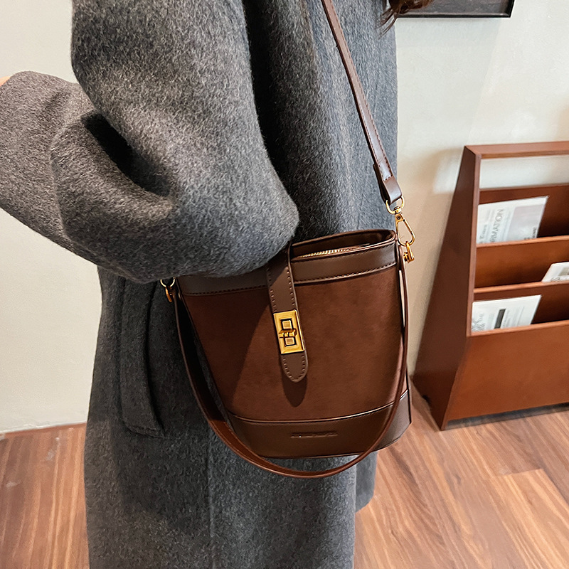 Bolso transfronterizo bolso de mujer nicho de diseño 2024 bolso de cubo de moda leopardo serie explosiva portátil hombro único