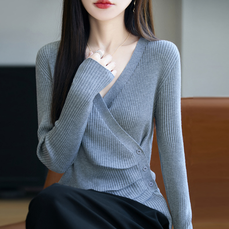 2025秋新款气质V领不对称收褶毛针织衫女贝壳扣套头显瘦女装上衣|undefined