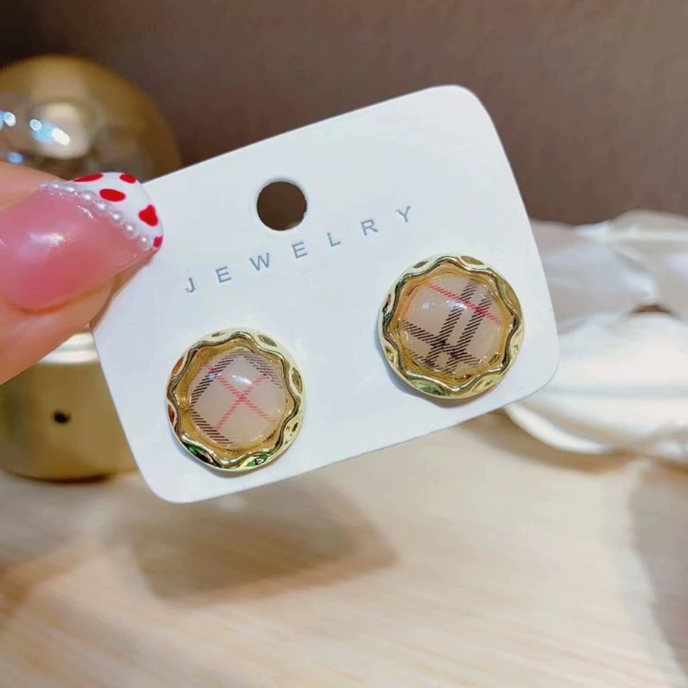 Британские сладкие серьги в клетку 2023 новый прилив