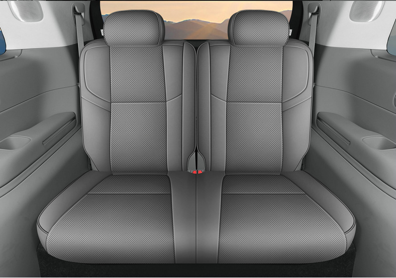 New model, custom-made seat covers for the Leapmotor D19, available in six- and seven-seater versions, featuring perforated leather and a full-coverage design