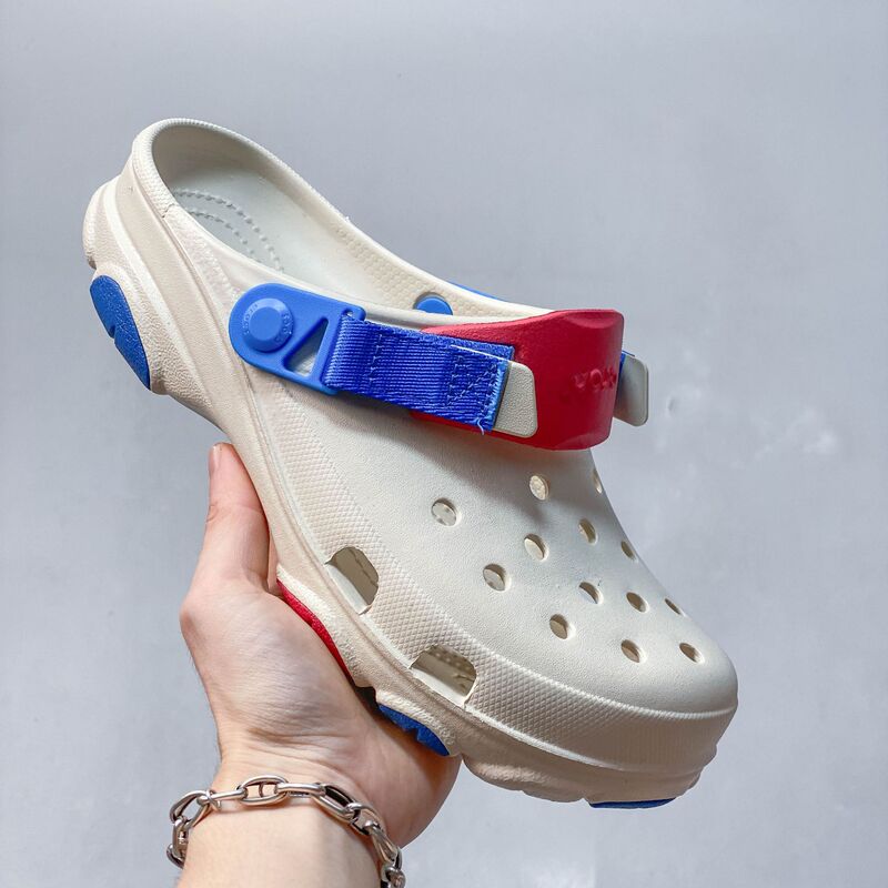 Original Carton-Style Perforated Clogs for Men and Women, Couple's Beach Closed-Toe Slippers, Versatile Quick-Dry Cartoon Non-Stuffy Sandals Original Carton-Style Perforated Clogs for Men and Women, Couple's Beach Closed-Toe Slippers, Versatile Quick-Dry Cartoon Non-Stuffy Sandals