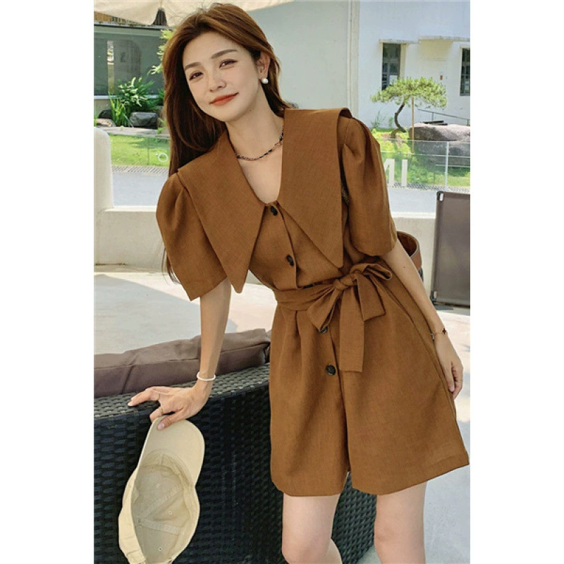 Шикарный и высококачественный комбинезон для женщин, лето 2025, новый тонкий, омолаживающий, рабочий костюм, легкая роскошь, модный стиль.