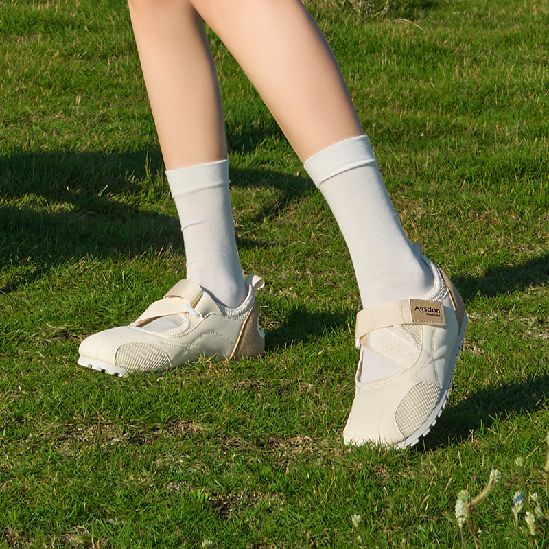 Sandalias deportivas de Baotou de Shifu 2026 nuevas zapatos casuales ligeros de malla de primavera zapatos de velcro pequeños zapatos blancos