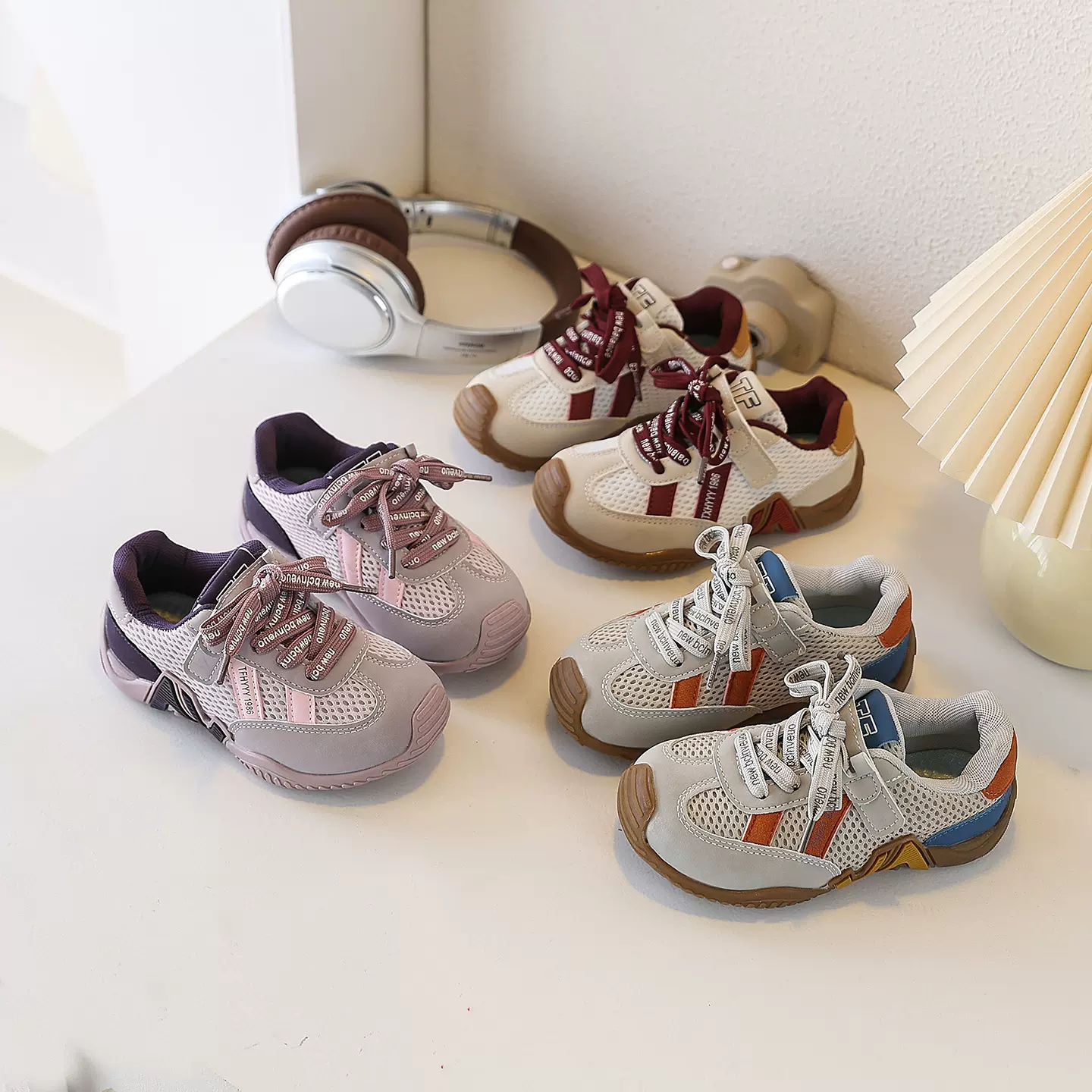 女童运动鞋2026春秋新款防踢儿童跑步鞋大童时尚撞色网面休闲鞋