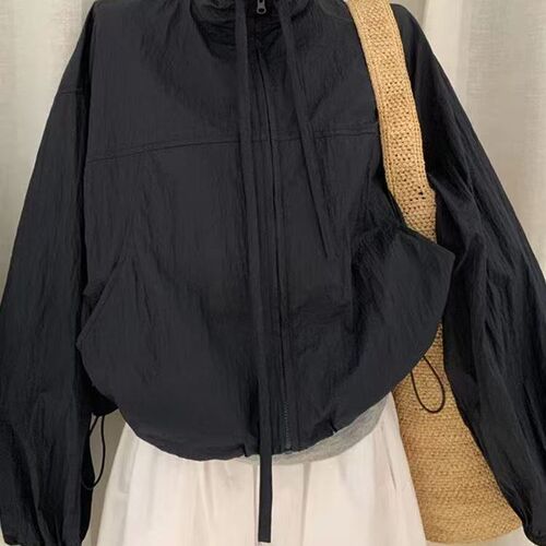 The 2025 new women's short-sleeve UV-protection suncoat, stylish and cool, lightweight casual winter outerwear, Korean fashion style.