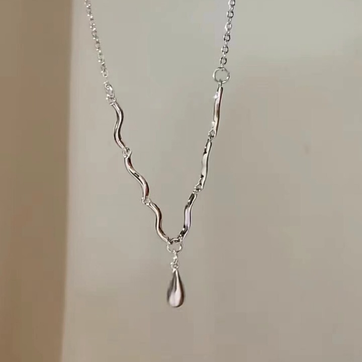 Silver Water Drop Wave Necklace, Light Luxury Niche Sweet Cool Style for Women, High-End Feel, 2026 New Popular Clavicle Chain Silver Water Drop Wave Necklace, Light Luxury Niche Sweet Cool Style for Women, High-End Feel, 2026 New Popular Clavicle Chain