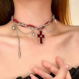 暗黑辣妹酒红皮质缠绕十字架流苏铆钉项链女小众亚文化y2k风颈链