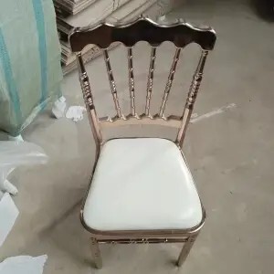ホテルの宴会の椅子の芝生のホテルの竹節の椅子の結婚式のナポレオンの白い金色の屋外の結婚式の背もたれの椅子|undefined