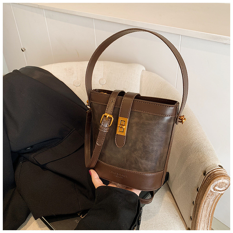 A retro color-blocking and textured hand-held bucket bag for women, a new 2024 trendy and fashionable small bag, a crossbody bag undefined