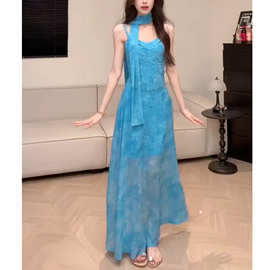 外贸初夏绝美度假风法式设计感扎染蓝色吊带连衣裙女夏季新款长裙