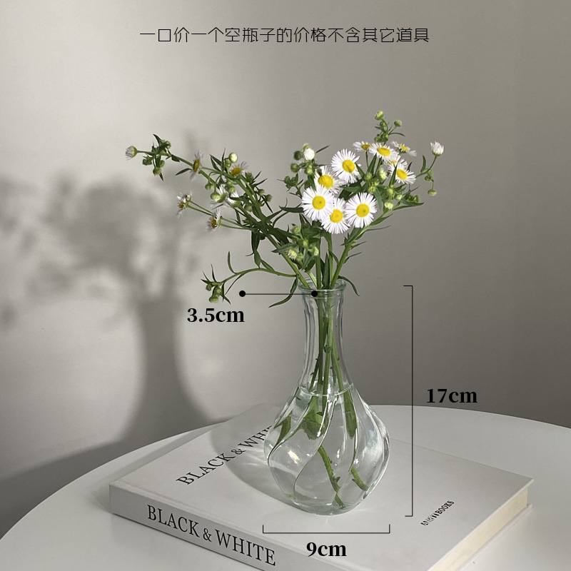 꼬인 병 매체