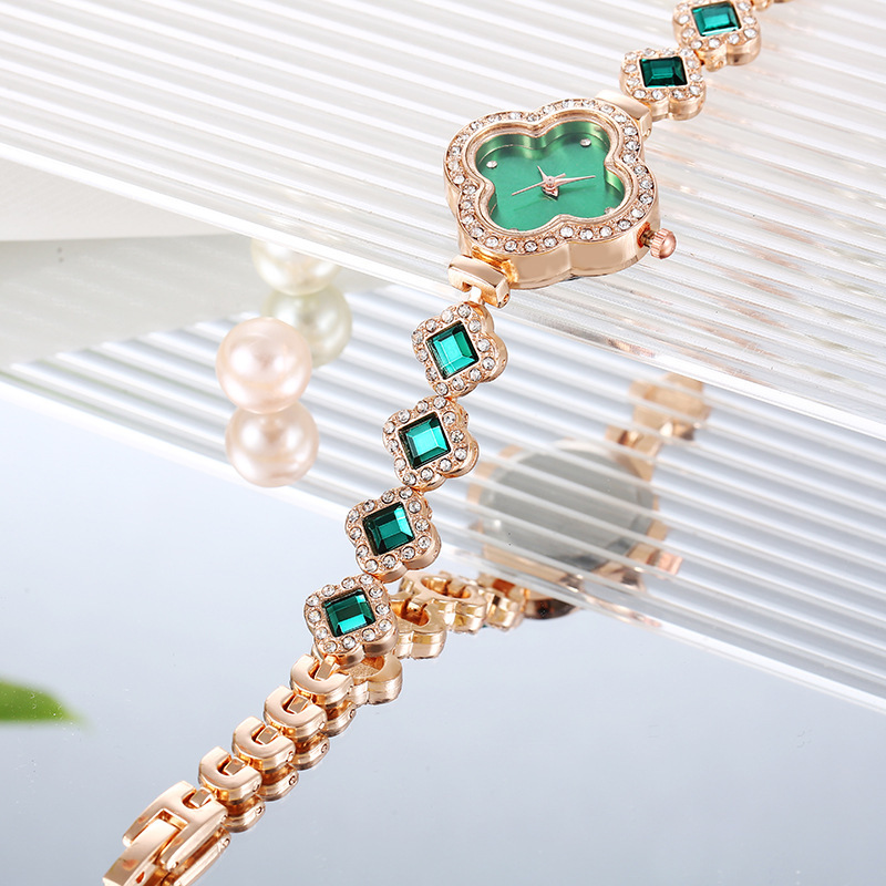Tiktok Popular Four-Leaf Bracelet Watch Casual Fashion High-End Diamond-Encrusted Women's Bracelet Watch Simple Light Luxury Wristwatch