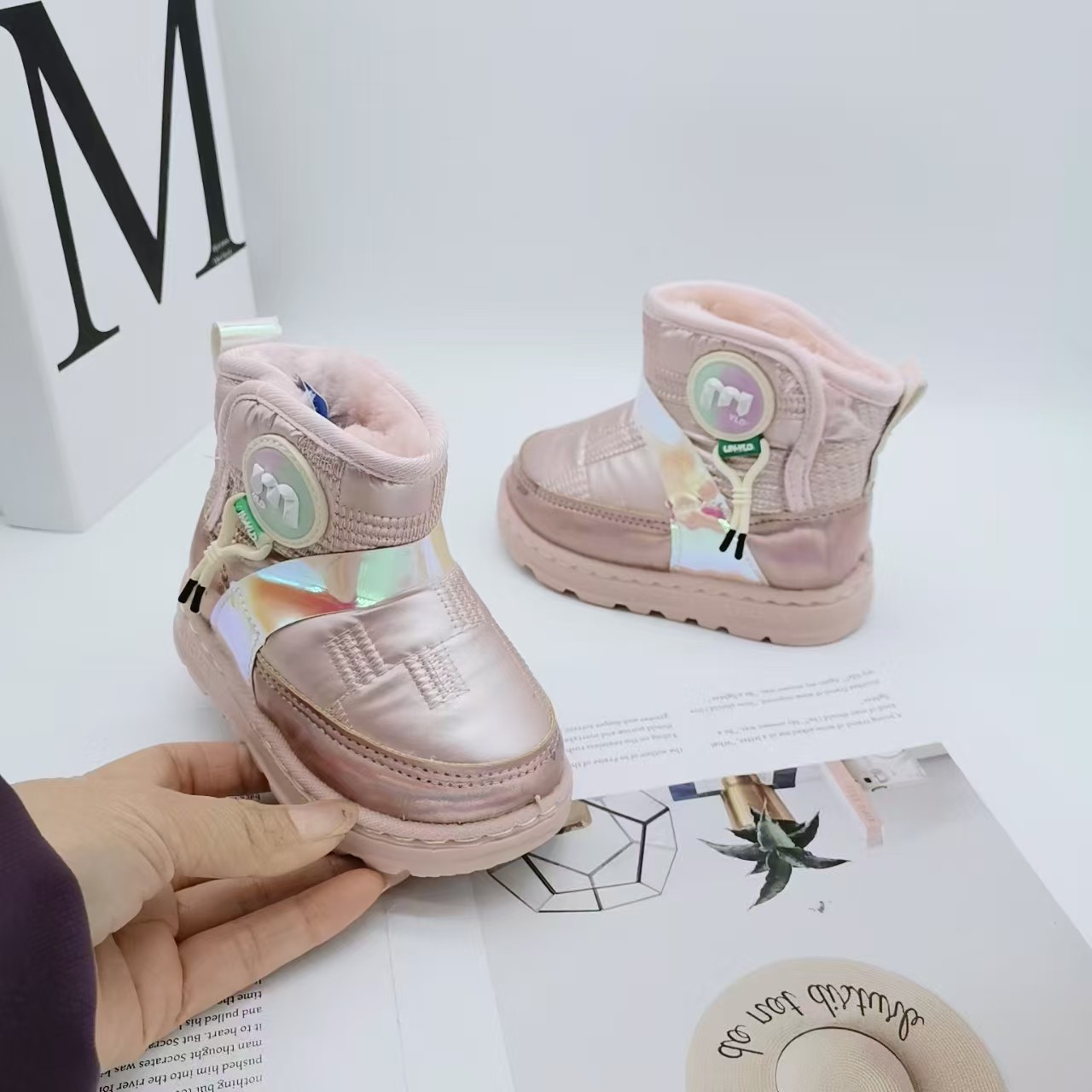 33-38 Tamaño de invierno de niños botas de nieve 2025 nuevas botas cortas para niños con botas de algodón gruesas para bebés calientes