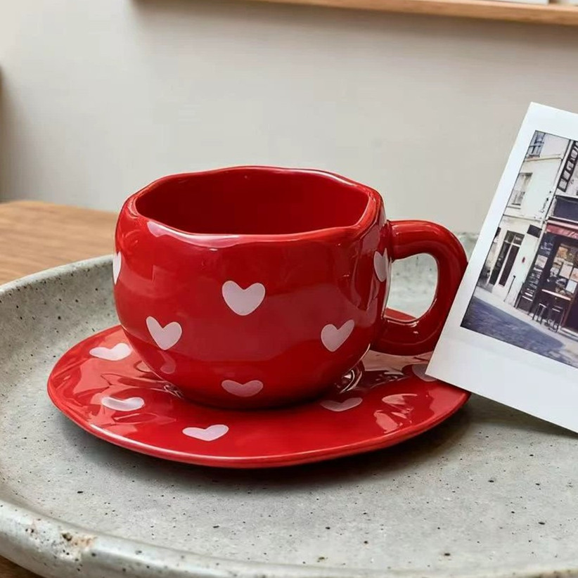 Estilo coreano inswind mano flor cerámica taza de café y plato conjunto taza de té de la tarde pequeñas flores pintadas a mano taza un plato