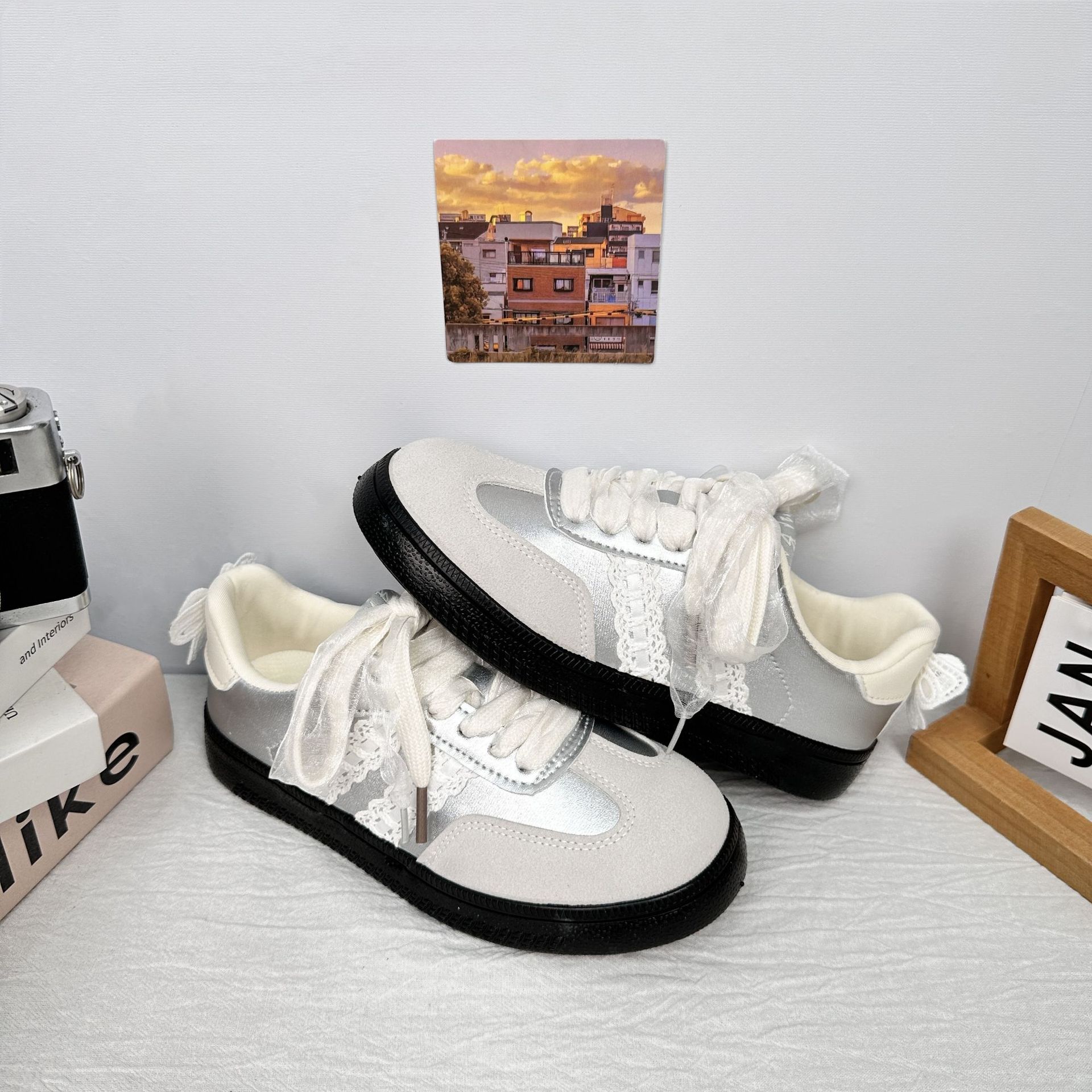 Zapatos de entrenamiento alemanes de suela gruesa de onda lejana para mujer 2025 primavera nuevo clásico retro Forrest Gump zapatillas de costura de encaje