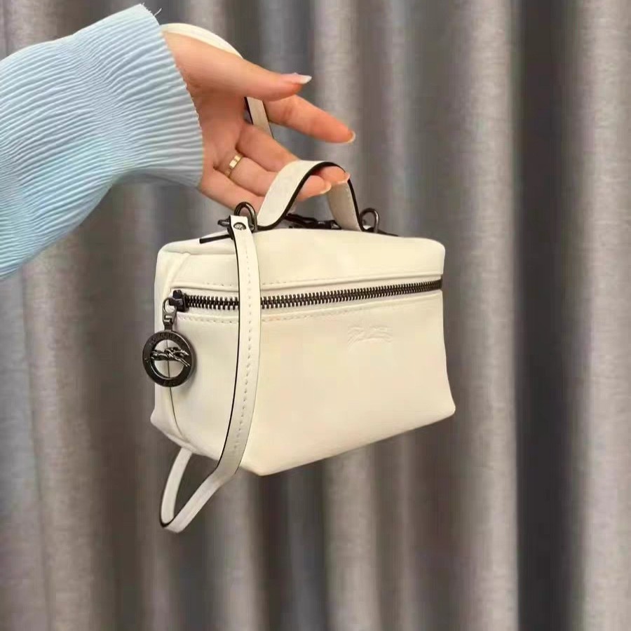 2023 휴대용 새로운 LONGXIANG 소녀의 심장 메이크업 가방 어깨 크로스 바디 백 핸드백 모든 매치 스퀘어 박스 작은 광장 가방