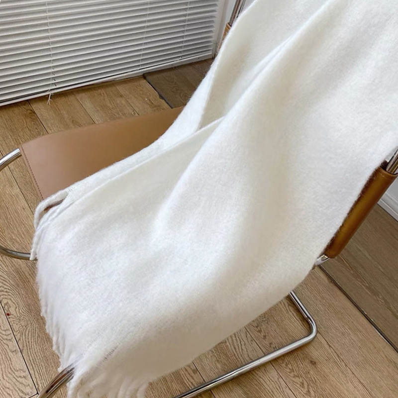 冬の新型の馬海毛はカシミヤの純色のマフラーをまねて、厚い太いフリンジを長くします。|undefined