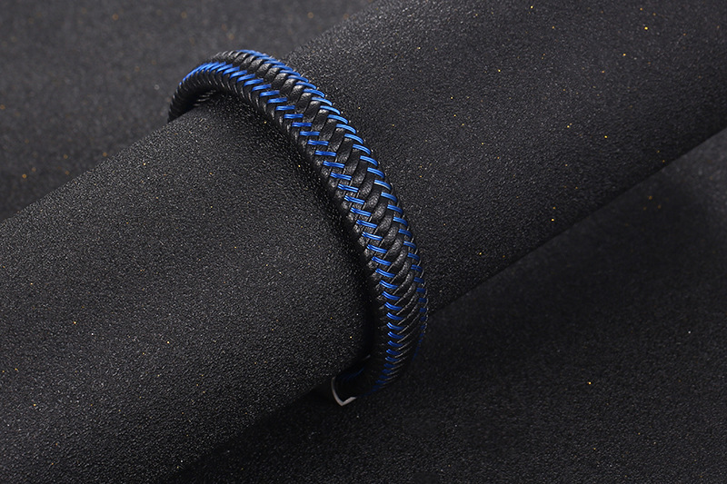 Cuir Bleu Noir Corde À Main En Cuir Boucle En Acier Titane Bracelet En Corde De Cuir Tressé display picture 4