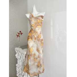 木子李的李金桂逐浪氛围感无袖荡领连衣裙显白垂感收腰鱼尾长裙