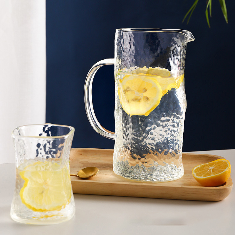 With a forged pattern glass transparent teapot