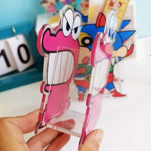 Carefully selected Crayon Shin-chan acrylic pen holder, creative cartoon desktop ornaments, cute and personalized student stationery storage holder