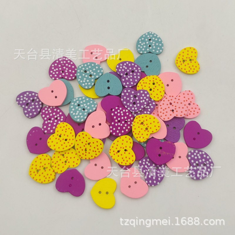 Botón de amor de lunares de impresión en color de 17mm Botón de impresión de corazón de lunares de color 100 piezas por paquete