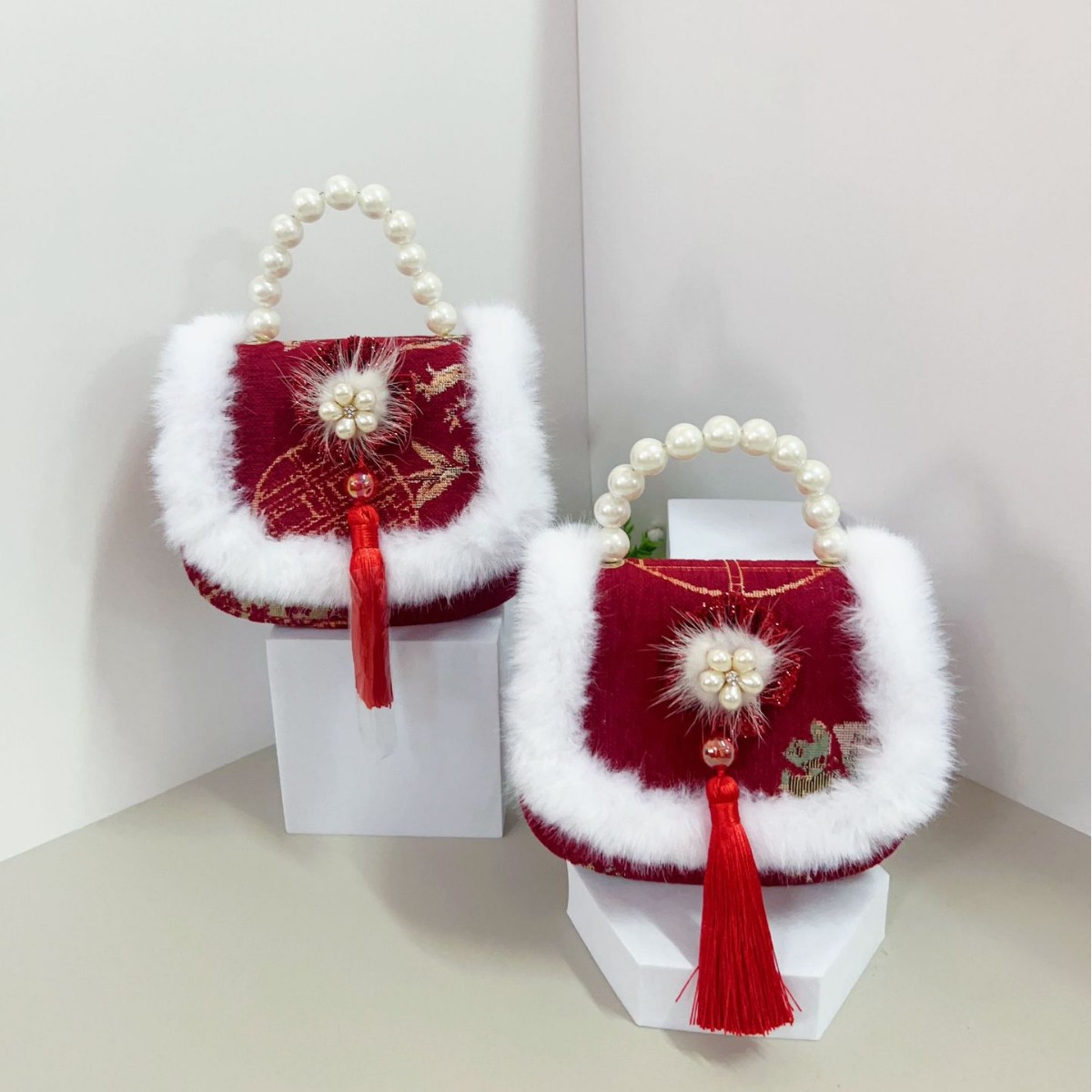 Bolsos infantiles otoño-invierno Año Nuevo bolsos rojos festivos pequeños bolsos de perlas de lana fragante accesorios bolsos de chicas