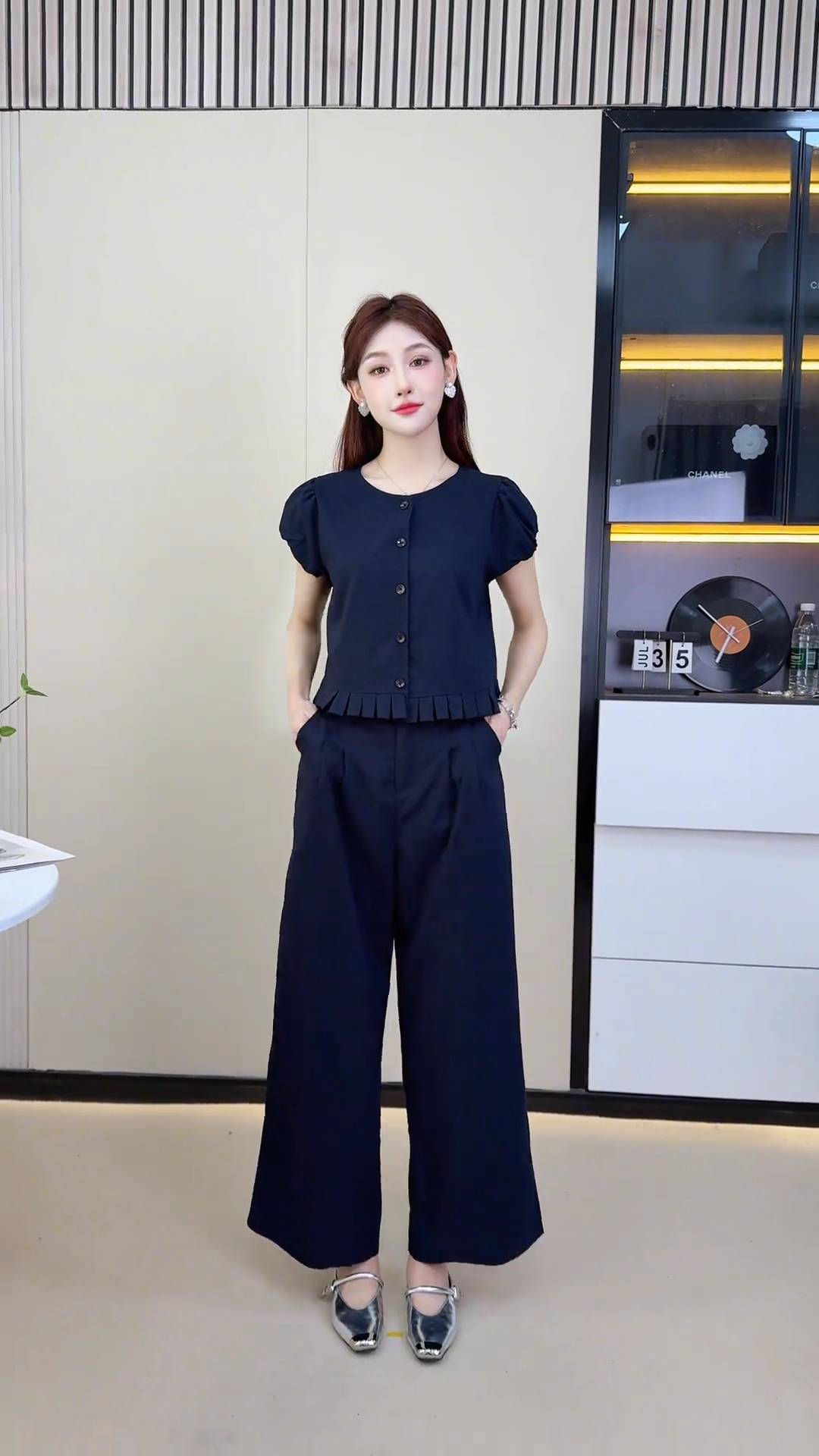 Bộ quần áo nữ mùa hè gồm áo ngắn thiết kế kiểu tây và quần ống rộng hai mảnh A5216 — Màu xanh lam đậm chi tiết 8