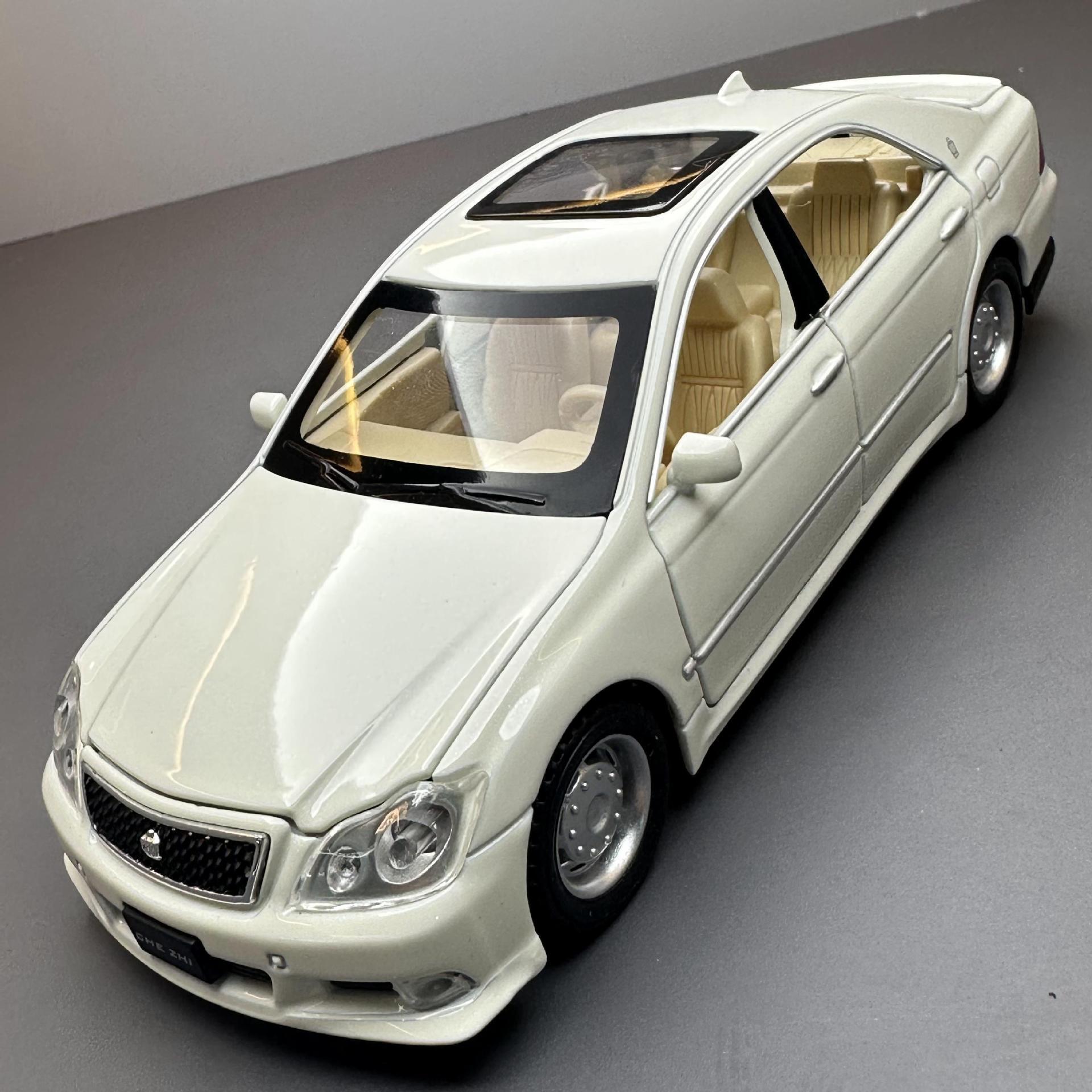 Coche de aleación modelo de coche 1:32 Toyota 12 generación corona tire hacia atrás con sonido y luz niño juguete coche modelo adornos