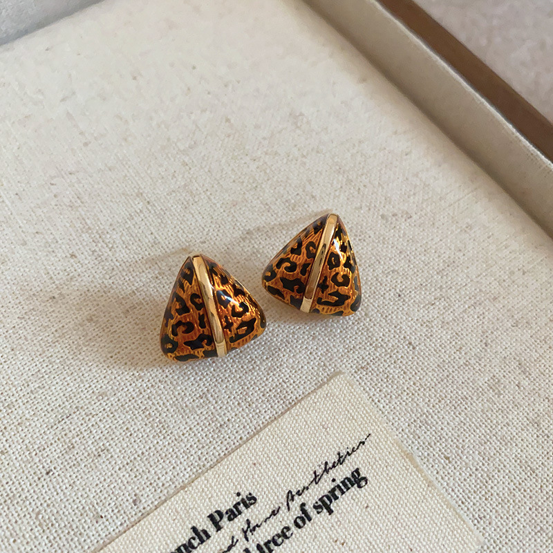Boucles d'oreilles à clous géométriques à imprimé léopard en or véritable plaqué or haut de gamme, boucles d'oreilles rétro, boucles d'oreilles à la mode et au tempérament_voghion.com