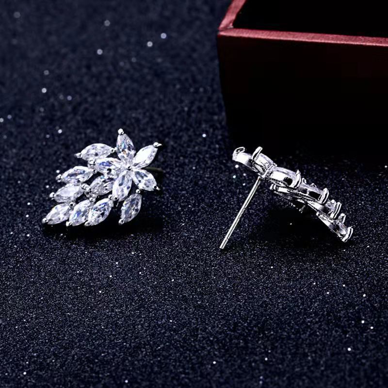 Daily Occasion Copper Material 1 Pair Simple Style Leaf Copper Inlay Zircon Ear Studs